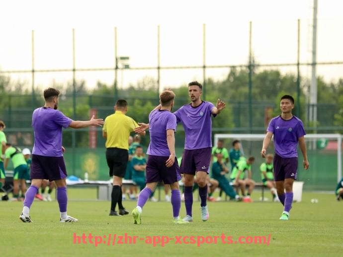 杏彩体育-德甲贫民球队名单及其竞争策略分析